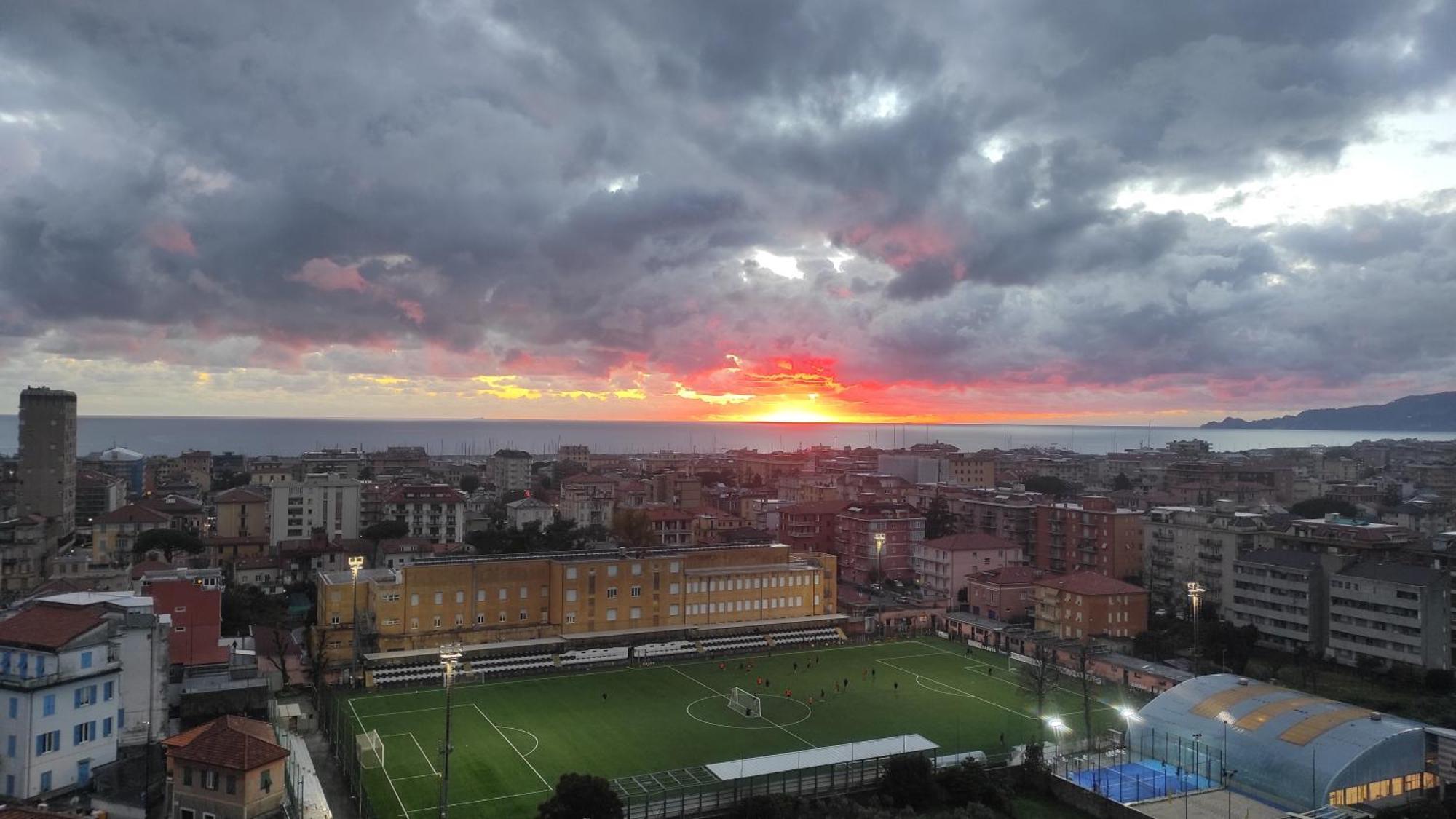 Super Vista Al Grattacielo Di Lavagna Apartment Exterior photo